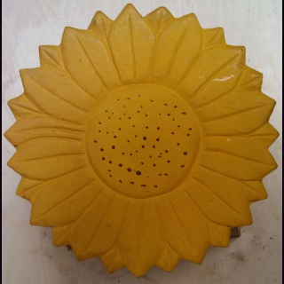 Kinderhocker BLUME gelb mit vielen Bl&uuml;tenbl&auml;ttern- Sonnenblume