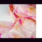 Schal aus Seide BATIK wei&szlig; mit orange-rotem Muster