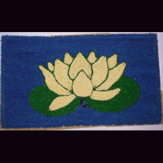 KOKOSmatte BLUME LOTUS wei&szlig; auf dem Wasser schwimmend