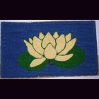 KOKOSmatte BLUME LOTUS wei&szlig; auf dem Wasser schwimmend