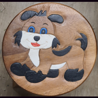 Kinderhocker HUNDFOXI  natur mit schwarzen Pfoten,Schwanz und Ohren und weier Fellschnauze