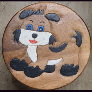 Kinderhocker HUND FOXI natur mit schwarzen Pfoten, Schwanz und Ohren und wei&szlig;er Fellschnauze