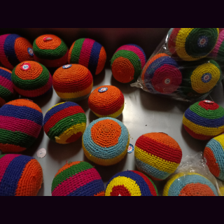 Jonglierball geh&auml;kelt D 8-9 cm